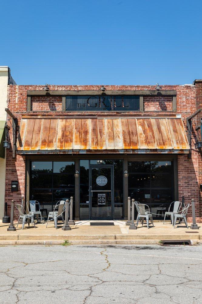 outside front of The Grill at 222 in Bremen, GA